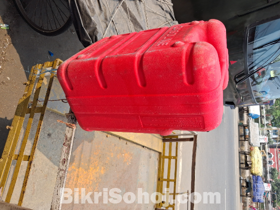 স্পিড বোডের তেলের টাংকি